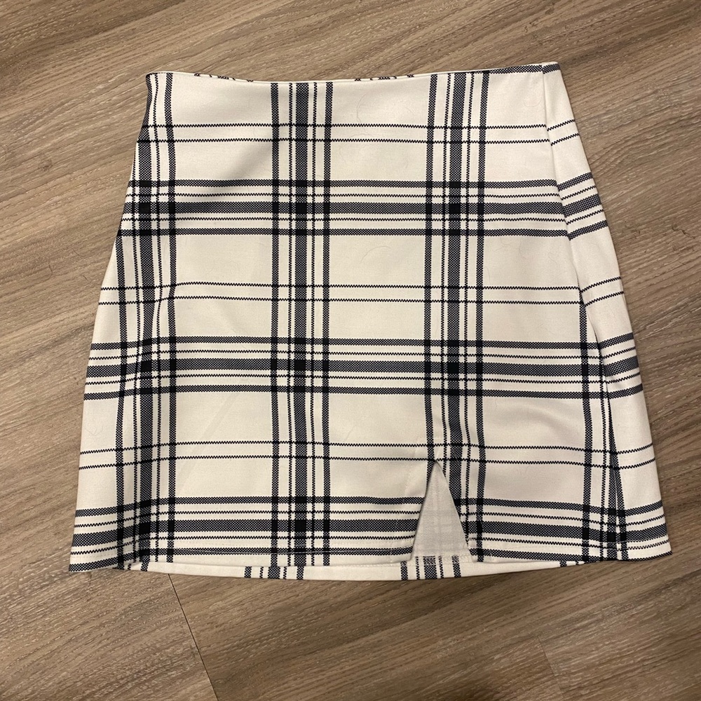 Skirt with slit